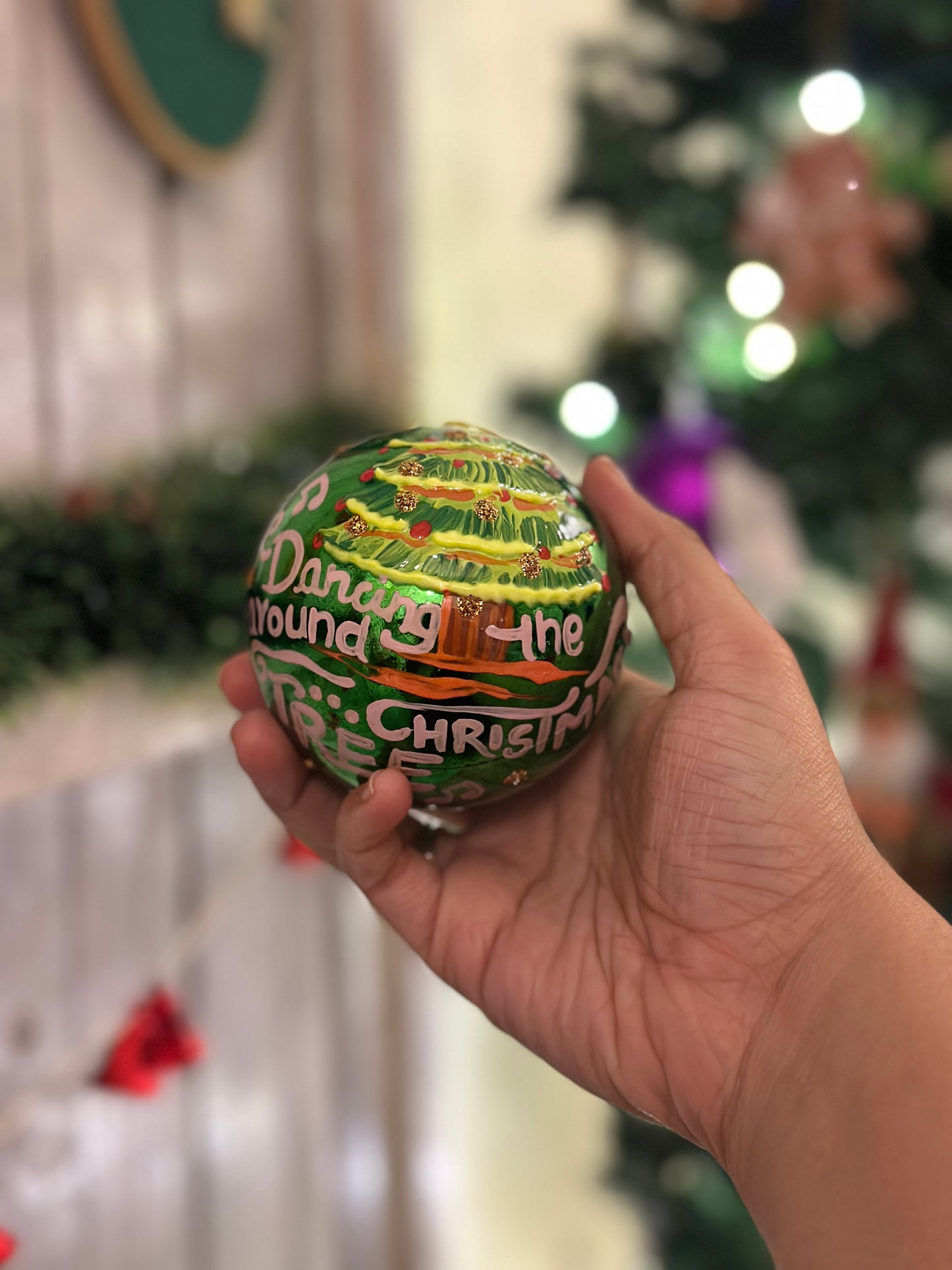 Dancing around the Christmas tree - Bauble