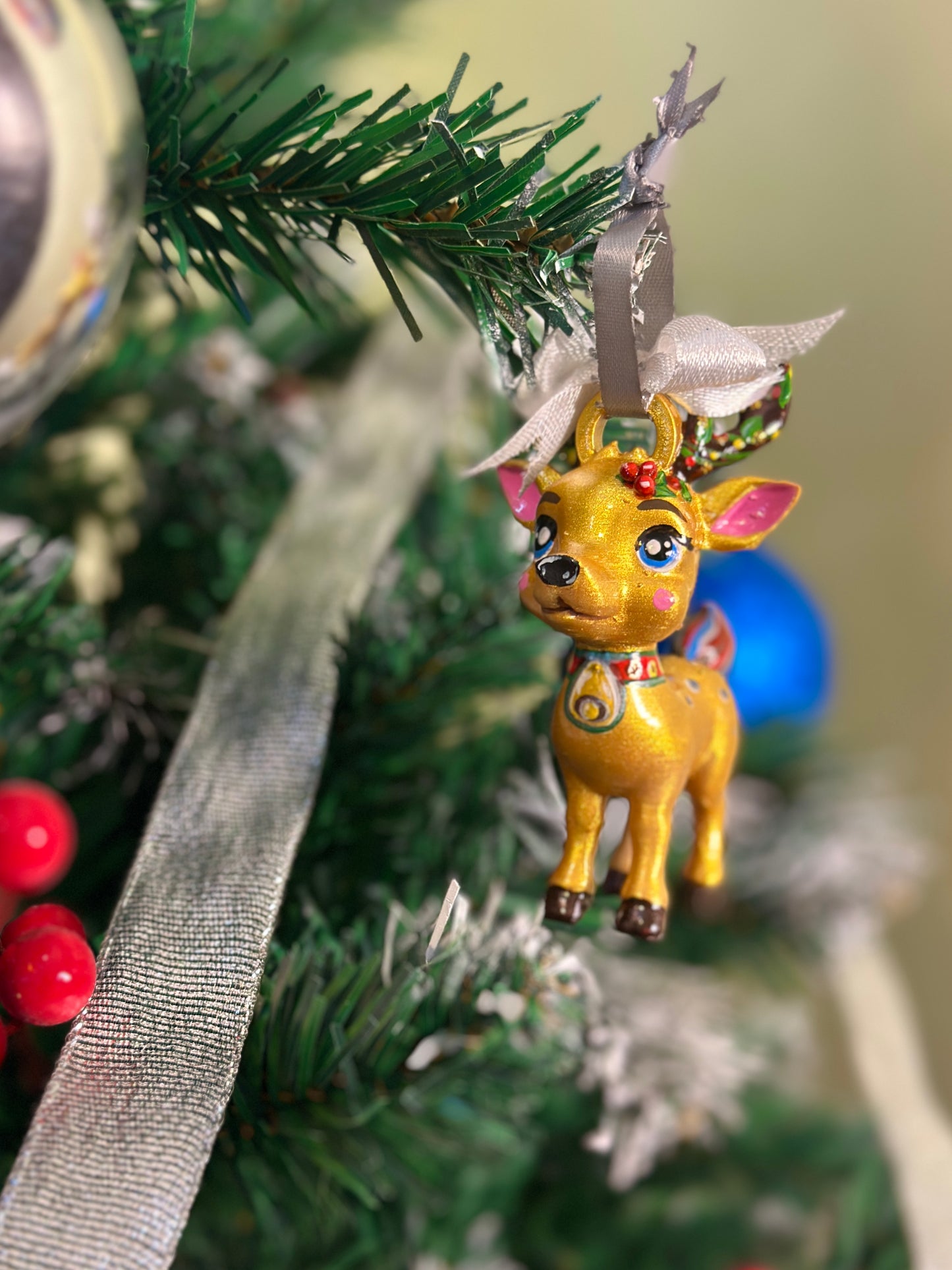 Maxine the reindeer - Ornament