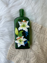 Load image into Gallery viewer, Lily Blooms - Bottle painting workshop | 15 December
