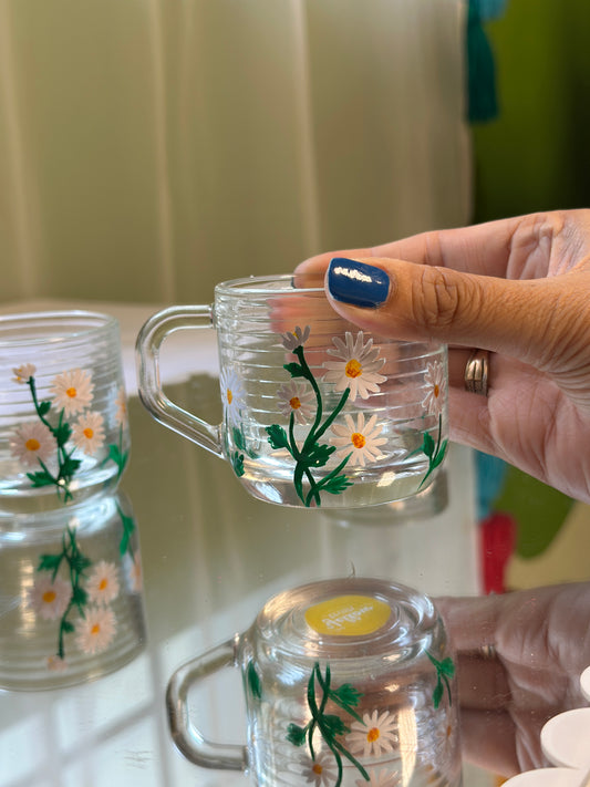 Delicate Daisy - Tea cup