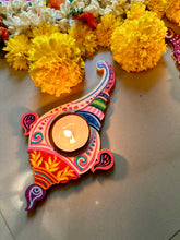 Load image into Gallery viewer, Shankhaa - Tea light holder
