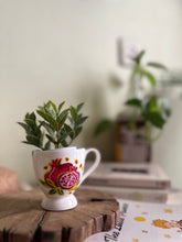 Load image into Gallery viewer, Roxy mini planter
