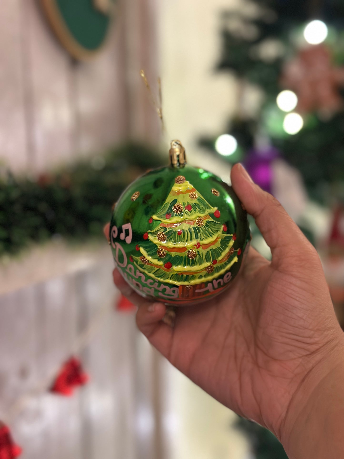 Dancing around the Christmas tree - Bauble