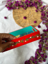 Load image into Gallery viewer, Citrus bloom - Wooden tray
